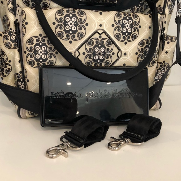 Petunia Pickle Bottom Diaper Bag City Carryall - Picture 2 of 8